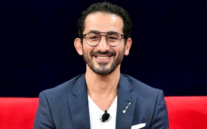 أحمد حلمي يتصدر محركات البحث بسبب جرأة مشاهد مني ذكي بفيلم أصحاب ولا أعز