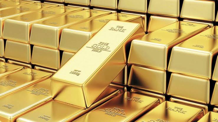جولد بيليون: تراجع الدولار يدعم ارتفاع الذهب في آخر جلسات الأسبوع 